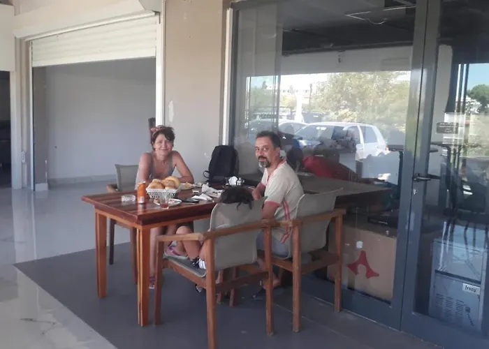 Oyster Boutique * Side