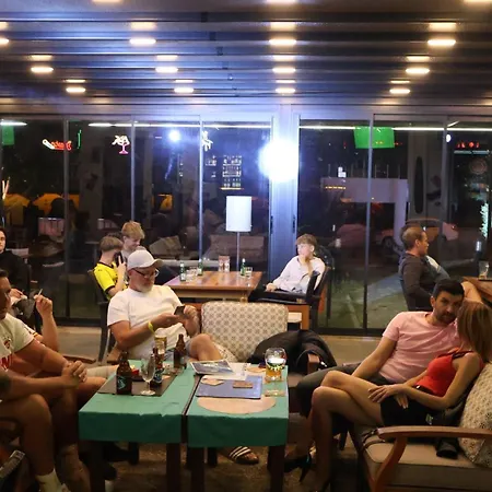 Oyster Boutique סייד