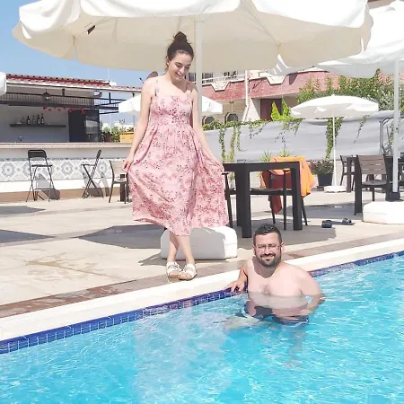 Oyster Boutique * Side